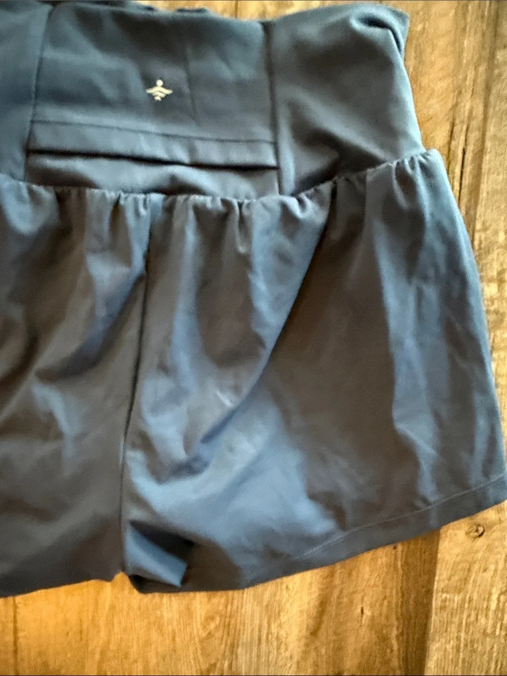 HALARA High-Waist Athletic Shorts in Navy Sz small- back pocket